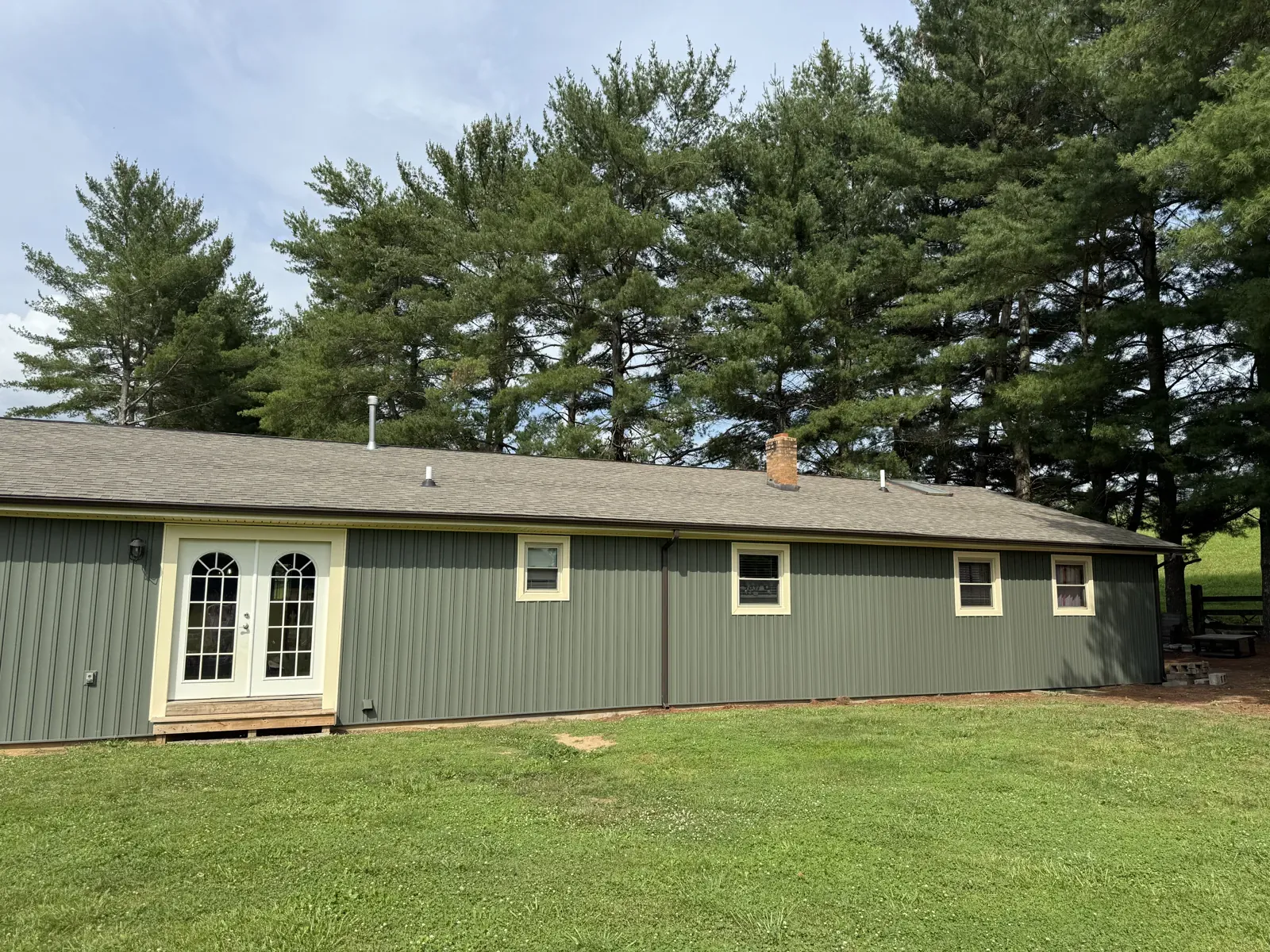 Long fascia line on a ranch home in Buchanan, VA