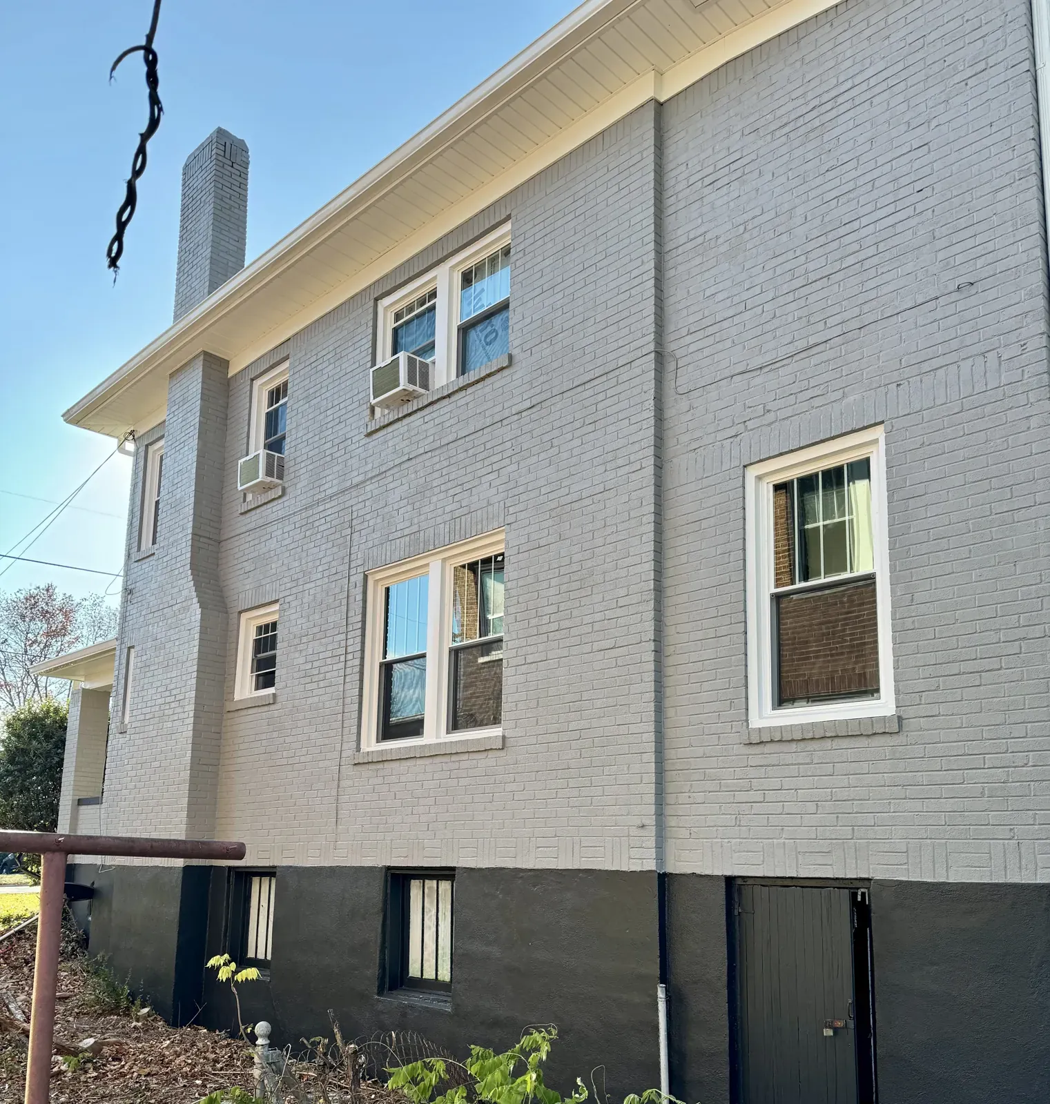 Painted siding and window trim on a home near Roanoke, VA