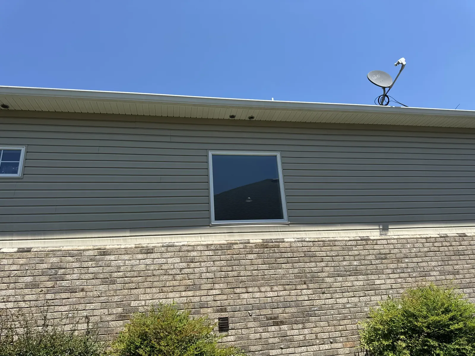 Fascia and roof edge above new siding in Thaxton, VA